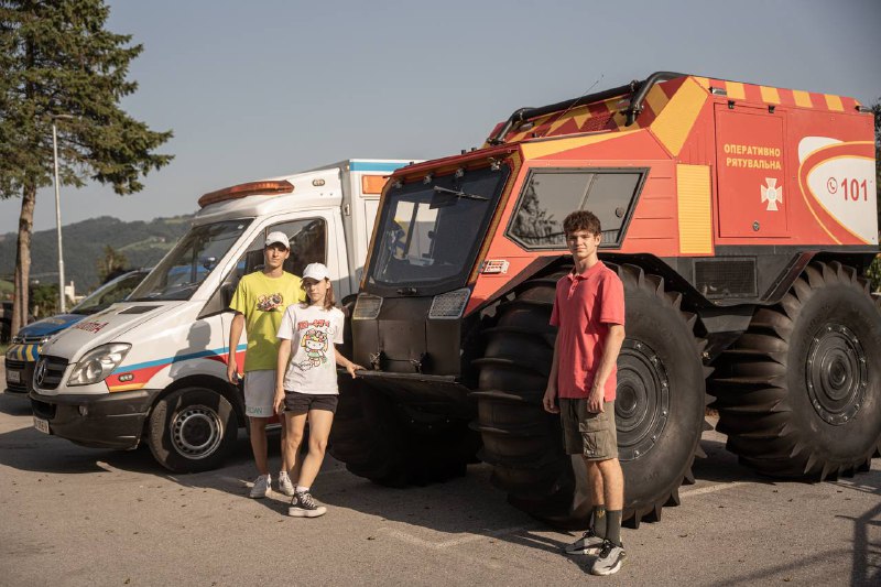 У День Незалежності України до наших рятувальників, які працюють у Словенії, завітали українські діти У День Незалежності України до наших рятувальників, які працюють у Словенії, завітали українські діти