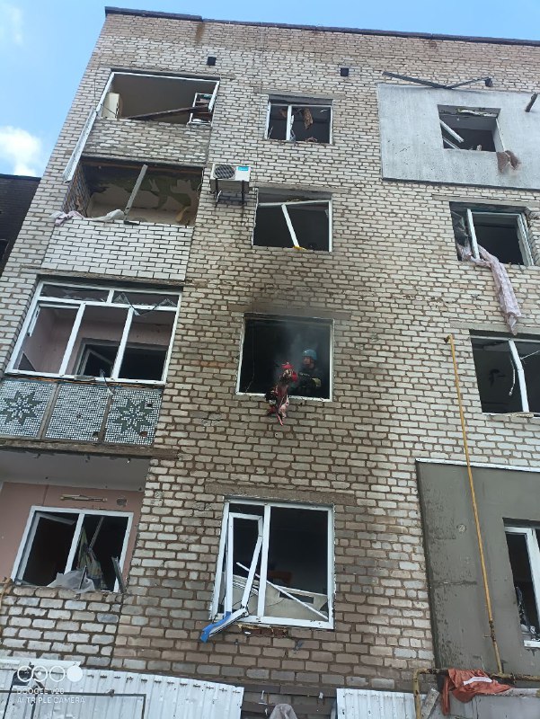 Надзвичайники ліквідували пожежу внаслідок обстрілу в місті Оріхів ⤵️ Надзвичайники ліквідували пожежу внаслідок обстрілу в місті Оріхів ⤵️