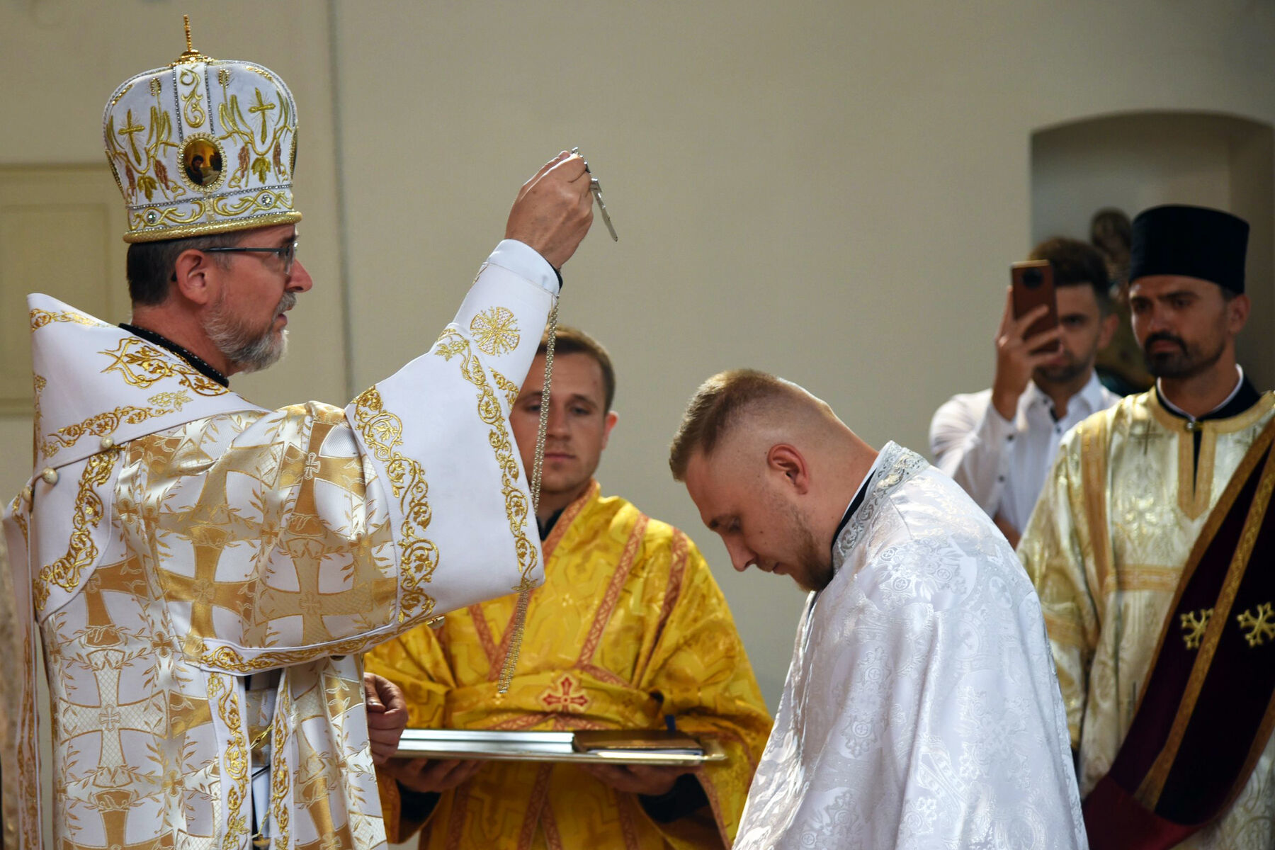&laquo;Господь обдарував тебе великими скарбами, якими ти&nbsp;зможеш ділитися з&nbsp;іншими&raquo;,&nbsp;&mdash; владика Богдан Дзюрах до&nbsp;новопоставленого ієрея