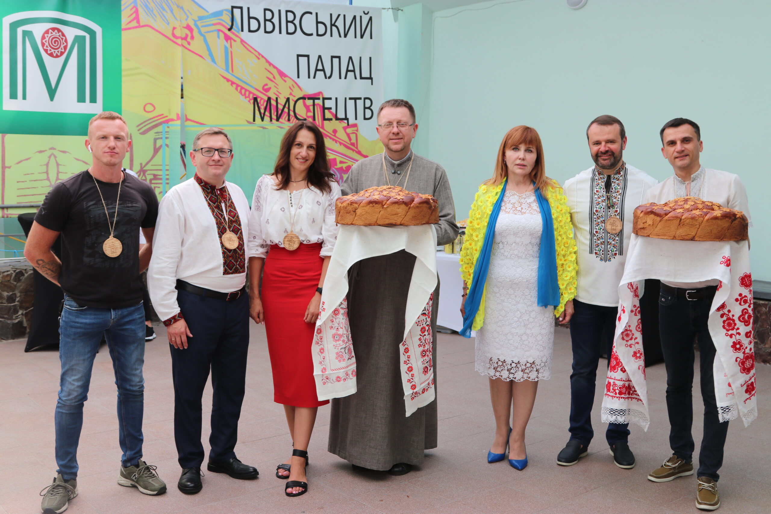 “Єдність – це запорука нашої сили і витривалості”: Владика Володимир під час відкриття національного “Сорочинського ярмарку” у Львові “Єдність – це запорука нашої сили і витривалості”: Владика Володимир під час відкриття національного “Сорочинського ярмарку” у Львові