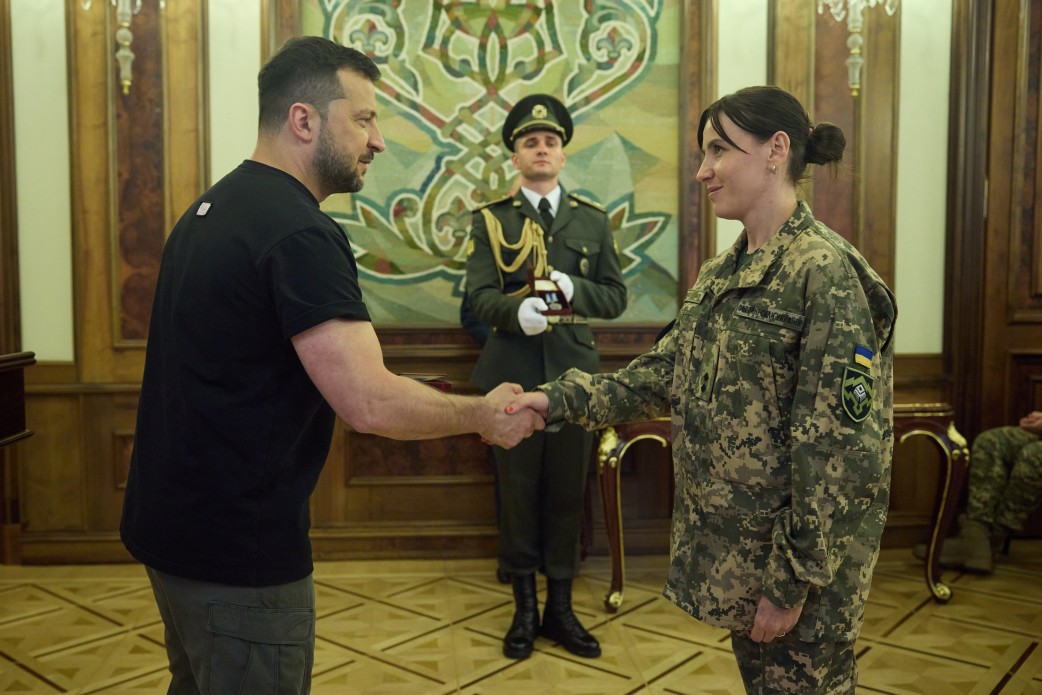 Кожна перемога над російськими окупантами містить успіх наших звʼязківців – Президент із нагоди Дня військ зв’язку Кожна перемога над російськими окупантами містить успіх наших звʼязківців – Президент із нагоди Дня військ зв’язку