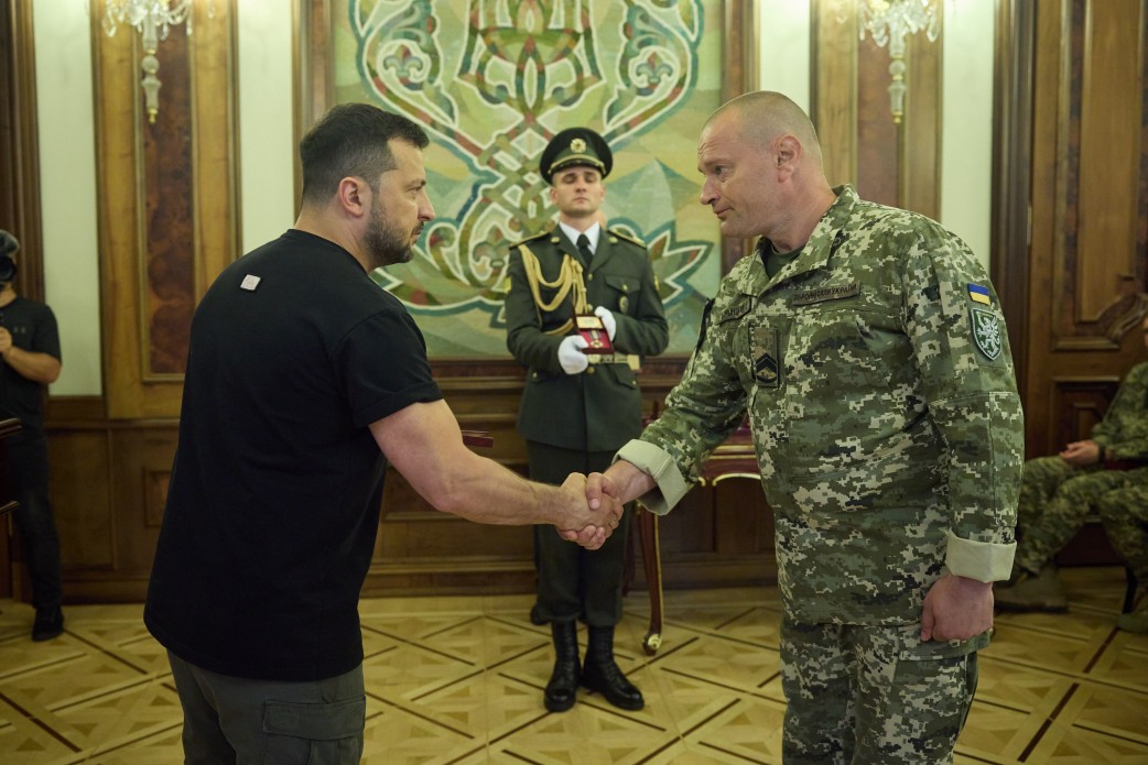 Кожна перемога над російськими окупантами містить успіх наших звʼязківців – Президент із нагоди Дня військ зв’язку Кожна перемога над російськими окупантами містить успіх наших звʼязківців – Президент із нагоди Дня військ зв’язку