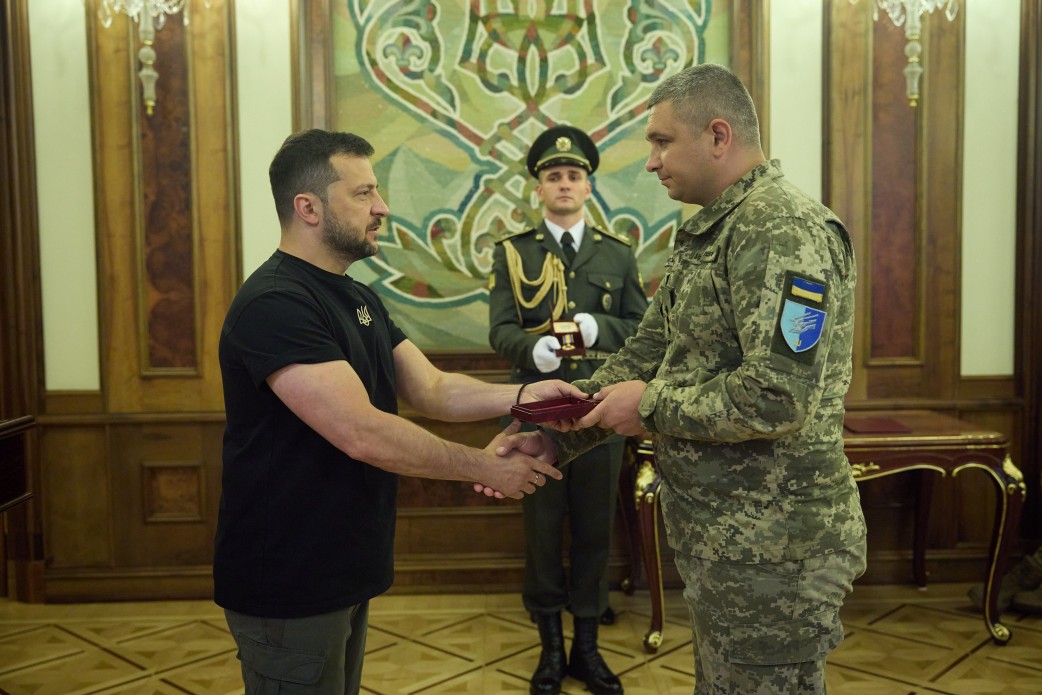 Кожна перемога над російськими окупантами містить успіх наших звʼязківців – Президент із нагоди Дня військ зв’язку Кожна перемога над російськими окупантами містить успіх наших звʼязківців – Президент із нагоди Дня військ зв’язку