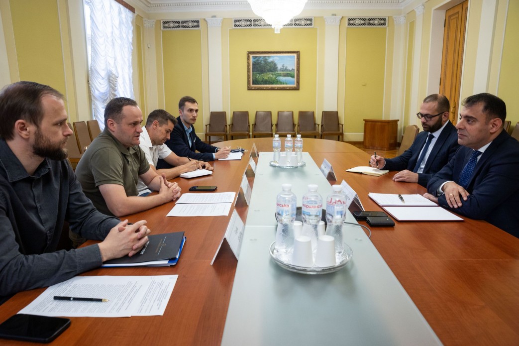 Олексій Кулеба провів зустріч із Послом Азербайджану в Україні Олексій Кулеба провів зустріч із Послом Азербайджану в Україні