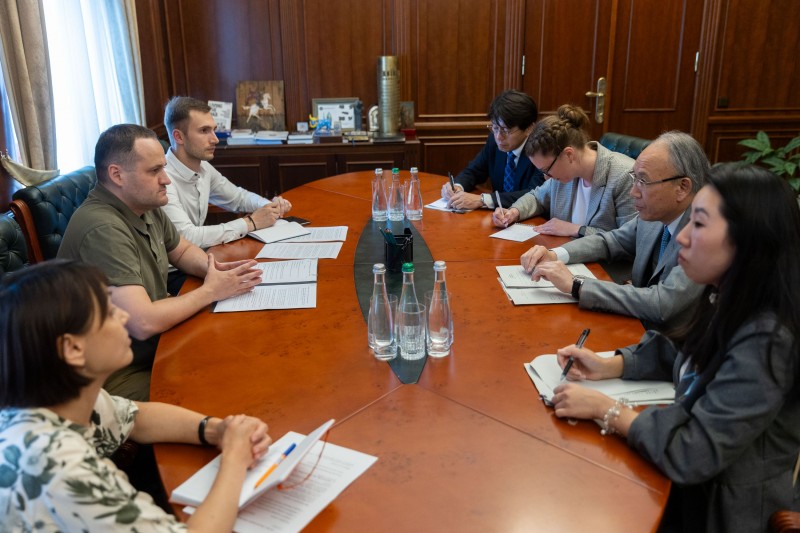 Олексій Кулеба провів зустріч із Послом Японії в Україні Олексій Кулеба провів зустріч із Послом Японії в Україні