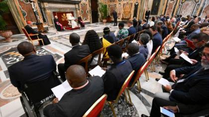 Папа депутатам-католикам: справжня мережа - відповідь на тенденції дегуманізації Папа депутатам-католикам: справжня мережа - відповідь на тенденції дегуманізації