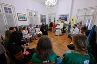 Папа Франциск попросив пробачення в української молоді за&nbsp;свою неспроможність вплинути на&nbsp;ситуацію в&nbsp;Україні