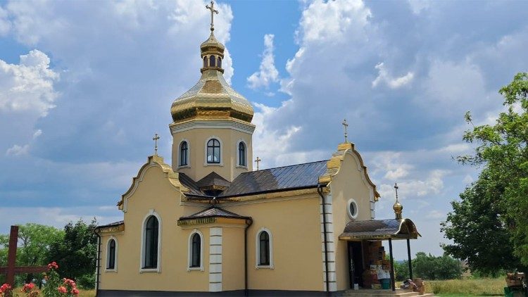 Парох з Берислава: страх не змогти допомогти сильніший від страху перед ракетами Парох з Берислава: страх не змогти допомогти сильніший від страху перед ракетами