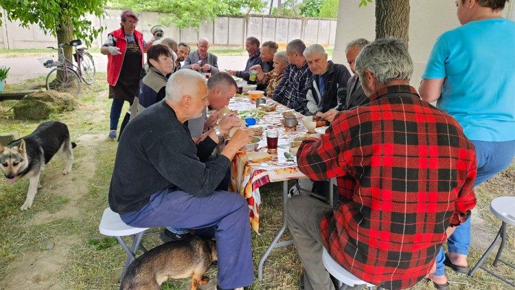 Парох з Берислава: страх не змогти допомогти сильніший від страху перед ракетами Парох з Берислава: страх не змогти допомогти сильніший від страху перед ракетами