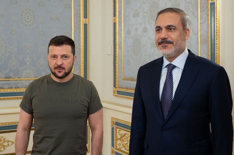 Президент України провів зустріч із міністром закордонних справ Туреччини Президент України провів зустріч із міністром закордонних справ Туреччини