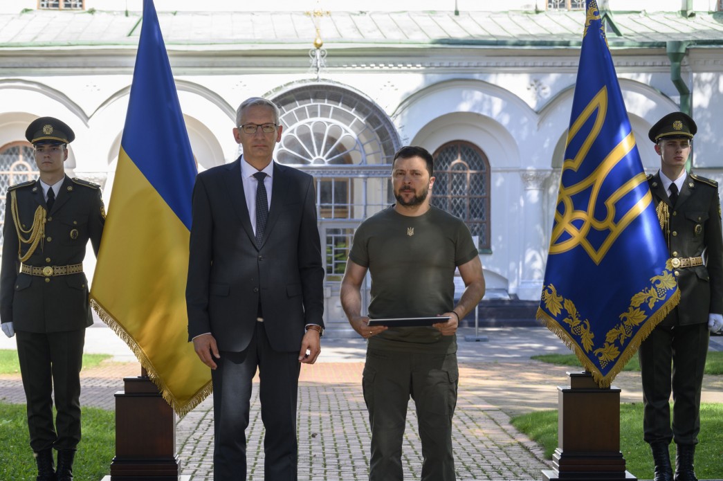 Президент України прийняв вірчі грамоти від новопризначених послів Німеччини, Швеції та Індонезії Президент України прийняв вірчі грамоти від новопризначених послів Німеччини, Швеції та Індонезії