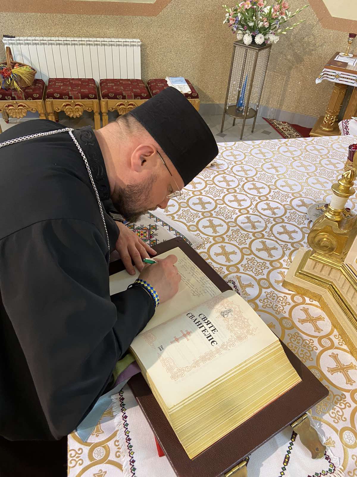 Прощею «Прослава Бога ― за дар життя» до храму Жінок Мироносиць, села Вороняки Поморянського деканату, вшанували 90-ліття Блаженнішого Любомира Прощею «Прослава Бога ― за дар життя» до храму Жінок Мироносиць, села Вороняки Поморянського деканату, вшанували 90-ліття Блаженнішого Любомира