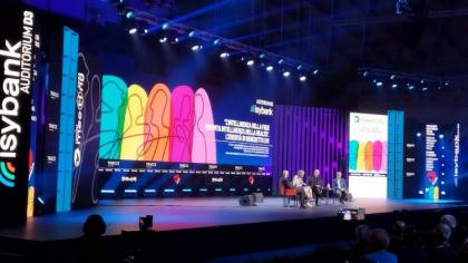 Спадщина Бенедикта XVI на Зустрічі за дружбу між народами в Ріміні Спадщина Бенедикта XVI на Зустрічі за дружбу між народами в Ріміні