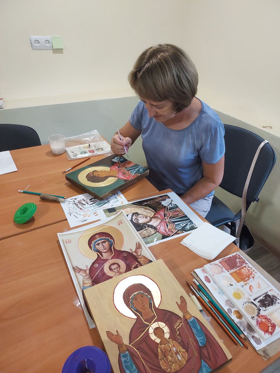 Свято Преображення Господнього у Краківці ознаменувалося освяченням ікон, які діти та молодь писали у супроводі іконописця Андрія Майовця Свято Преображення Господнього у Краківці ознаменувалося освяченням ікон, які діти та молодь писали у супроводі іконописця Андрія Майовця