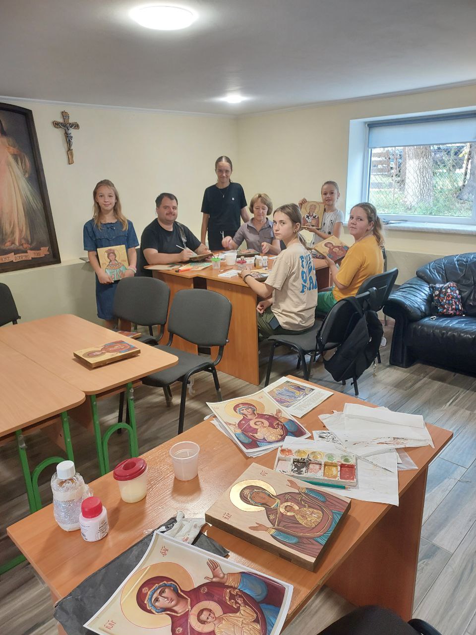 Свято Преображення Господнього у Краківці ознаменувалося освяченням ікон, які діти та молодь писали у супроводі іконописця Андрія Майовця Свято Преображення Господнього у Краківці ознаменувалося освяченням ікон, які діти та молодь писали у супроводі іконописця Андрія Майовця