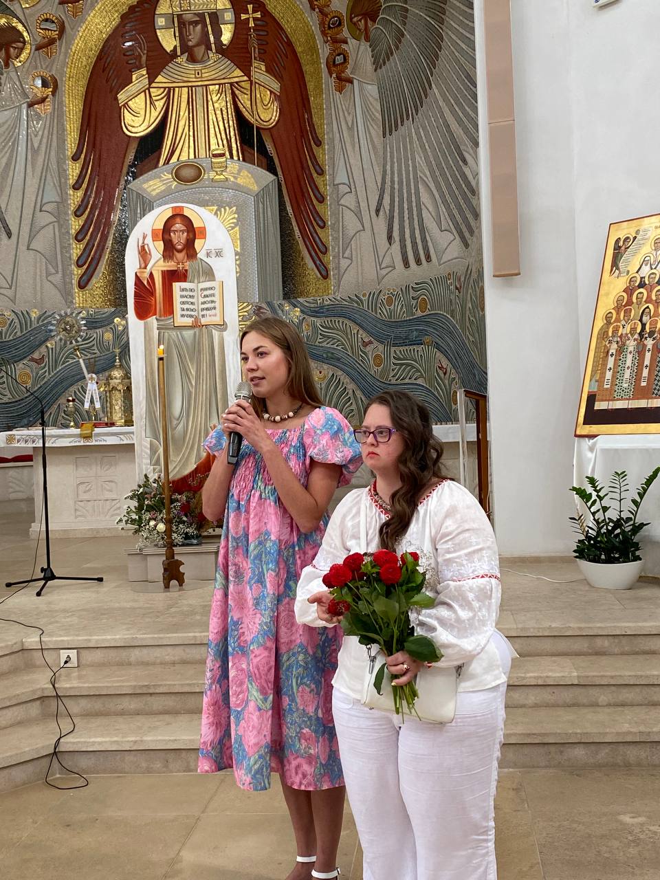 «Торкнутись неба»: В УКУ триває виставка ікон особливої дівчини Юлії Куриляк «Торкнутись неба»: В УКУ триває виставка ікон особливої дівчини Юлії Куриляк