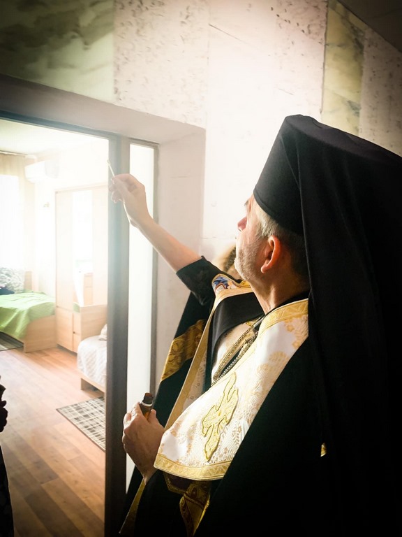 У Бучацькій єпархії освятили приміщення прихистку для людей похилого віку