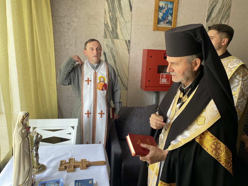 У Бучацькій єпархії освятили приміщення прихистку для людей похилого віку