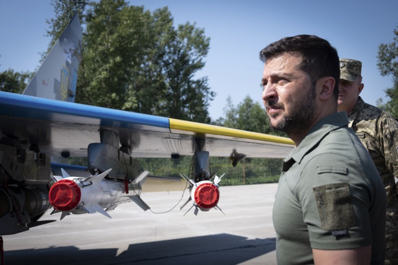 Україна може битися й жити, бо є воїни, які очищують наше небо від російського зла – Президент із нагоди Дня Повітряних сил ЗСУ Україна може битися й жити, бо є воїни, які очищують наше небо від російського зла – Президент із нагоди Дня Повітряних сил ЗСУ