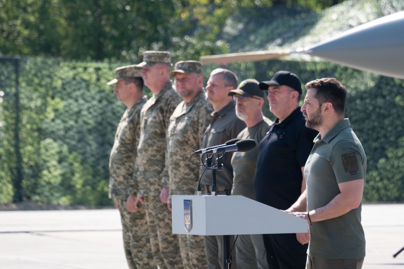 Україна може битися й жити, бо є воїни, які очищують наше небо від російського зла – Президент із нагоди Дня Повітряних сил ЗСУ Україна може битися й жити, бо є воїни, які очищують наше небо від російського зла – Президент із нагоди Дня Повітряних сил ЗСУ