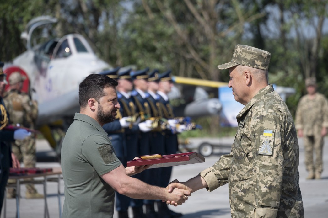 Україна може битися й жити, бо є воїни, які очищують наше небо від російського зла – Президент із нагоди Дня Повітряних сил ЗСУ Україна може битися й жити, бо є воїни, які очищують наше небо від російського зла – Президент із нагоди Дня Повітряних сил ЗСУ