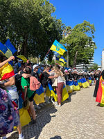 Українська молодь прийшла на&nbsp;Хресну дорогу з&nbsp;Папою у&nbsp;вбранні з&nbsp;портретами вбитих росією українських дітей