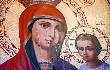 "Весь цей час ікони в Чернігові не перестають мироточити", - отець Роман Кіник "Весь цей час ікони в Чернігові не перестають мироточити", - отець Роман Кіник