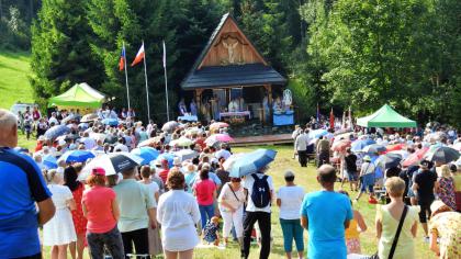 Віряни трьох країн молились на кордоні за мир в Україні Віряни трьох країн молились на кордоні за мир в Україні