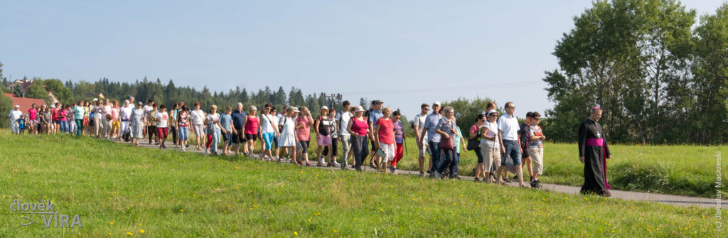 Віряни трьох країн молились на кордоні за мир в Україні Віряни трьох країн молились на кордоні за мир в Україні