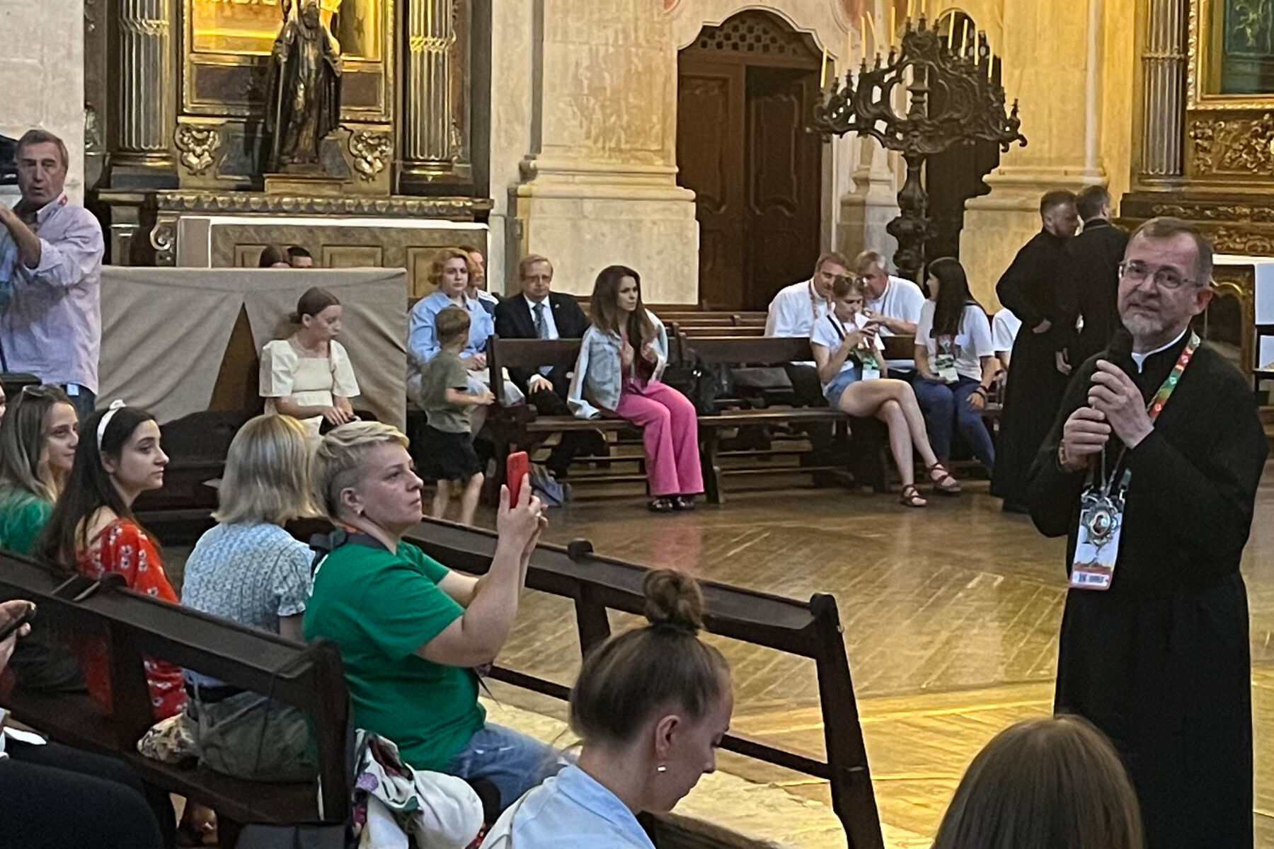 Владика Богдан Дзюрах на&nbsp;СДМ провів катехизу для німецької та&nbsp;австрійської молоді