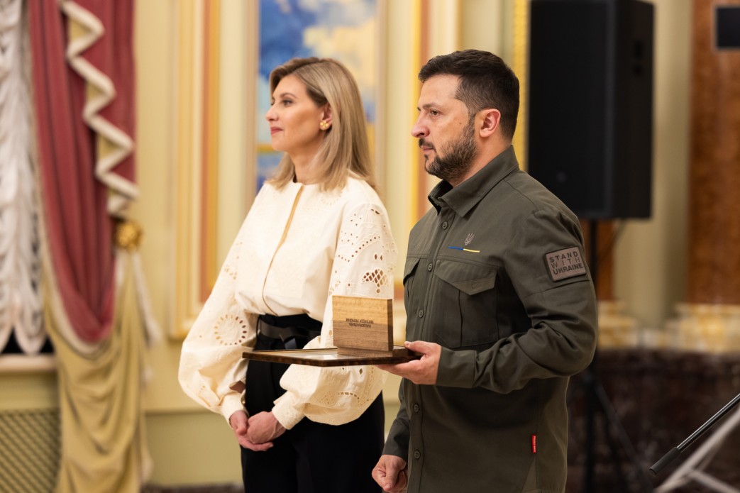 Володимир Зеленський вручив відзнаку Президента «Національна легенда України» Володимир Зеленський вручив відзнаку Президента «Національна легенда України»