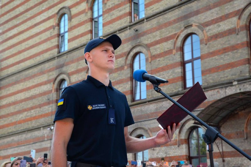 375 курсантів розпочали навчання у профільних вишах ДСНС
1 вересня у Львівському державному університеті безпеки життєдіяльності 375 курсантів розпочали навчання у профільних вишах ДСНС
1 вересня у Львівському державному університеті безпеки життєдіяльності