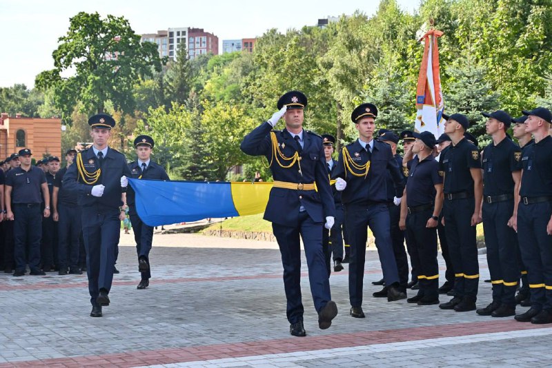 375 курсантів розпочали навчання у профільних вишах ДСНС
1 вересня у Львівському державному університеті безпеки життєдіяльності 375 курсантів розпочали навчання у профільних вишах ДСНС
1 вересня у Львівському державному університеті безпеки життєдіяльності