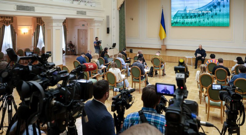 Під час пресконференції акцентував увагу на головних напрямках роботи Уряду.
➡️ Безпека, оборона та зброя Під час пресконференції акцентував увагу на головних напрямках роботи Уряду.
➡️ Безпека, оборона та зброя