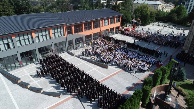 375 курсантів розпочали навчання у профільних вишах ДСНС
1 вересня у Львівському державному університеті безпеки життєдіяльності 375 курсантів розпочали навчання у профільних вишах ДСНС
1 вересня у Львівському державному університеті безпеки життєдіяльності