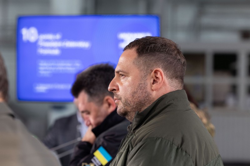 Андрій Єрмак на черговій зустрічі з послами обговорив реалізацію шостого пункту Формули миру щодо виведення російських військ з України Андрій Єрмак на черговій зустрічі з послами обговорив реалізацію шостого пункту Формули миру щодо виведення російських військ з України