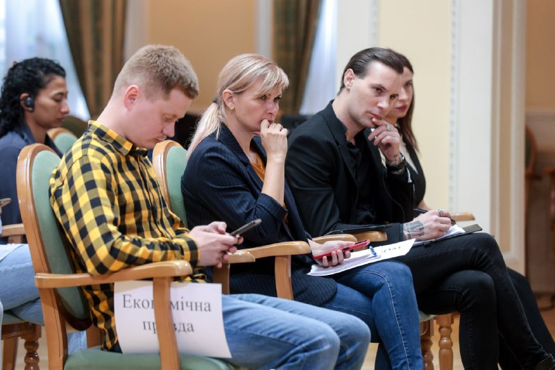 Під час пресконференції акцентував увагу на головних напрямках роботи Уряду.
➡️ Безпека, оборона та зброя Під час пресконференції акцентував увагу на головних напрямках роботи Уряду.
➡️ Безпека, оборона та зброя