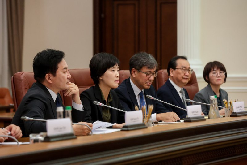 🇰🇷 Важливий візит в Україну корейської делегації на чолі з Міністром земельних ресурсів, інфраструктури й транспорту Вон Хі Рьоном. 🇰🇷 Важливий візит в Україну корейської делегації на чолі з Міністром земельних ресурсів, інфраструктури й транспорту Вон Хі Рьоном.