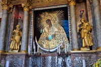 Глава УГКЦ біля Остробрамської ікони Богородиці: «Так важливо сьогодні на цьому місці молитися за перемогу України» Глава УГКЦ біля Остробрамської ікони Богородиці: «Так важливо сьогодні на цьому місці молитися за перемогу України»