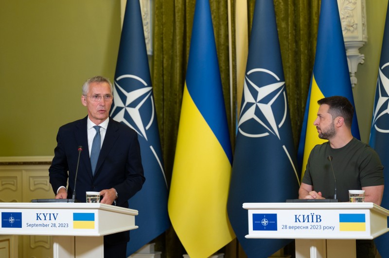 Лише питання часу, коли Україна де-юре стане членом НАТО – Володимир Зеленський за результатами зустрічі з Єнсом Столтенбергом у Києві Лише питання часу, коли Україна де-юре стане членом НАТО – Володимир Зеленський за результатами зустрічі з Єнсом Столтенбергом у Києві