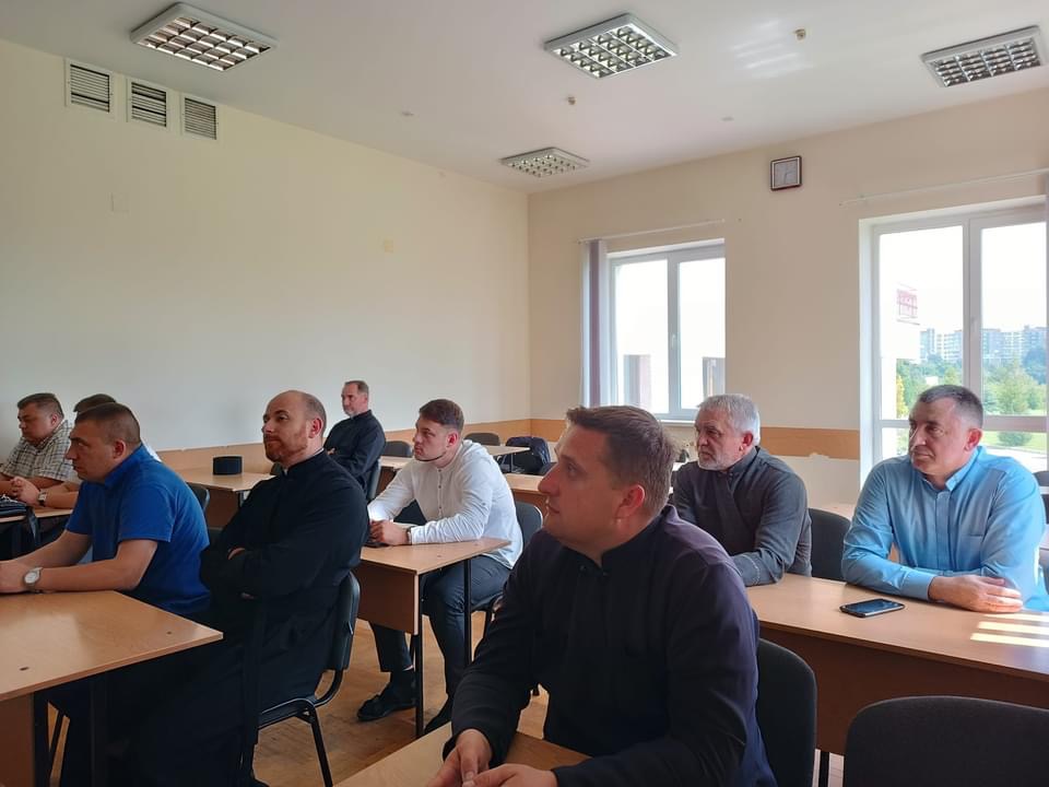 Медичні капелани обговорили тему «Душпастирське служіння УГКЦ в умовах російсько-української війни для медиків, військових, хворих, ВПО, потребуючих, гоїння ран війни» Медичні капелани обговорили тему «Душпастирське служіння УГКЦ в умовах російсько-української війни для медиків, військових, хворих, ВПО, потребуючих, гоїння ран війни»