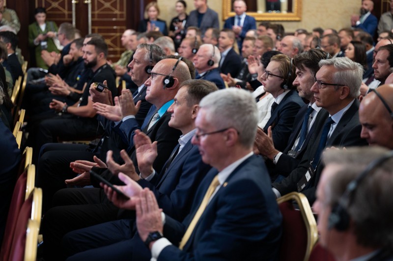 Ми закладаємо основу арсеналу вільного світу – виступ Президента України на першому Міжнародному форумі оборонних індустрій Ми закладаємо основу арсеналу вільного світу – виступ Президента України на першому Міжнародному форумі оборонних індустрій