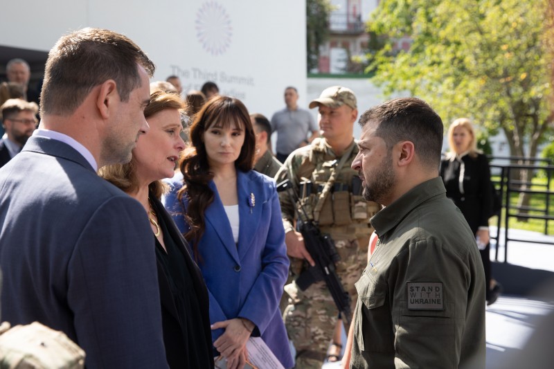 Нікого не можна лишати наодинці з війною та її наслідками в розумі й душі – виступ Президента України на третьому Саміті перших леді та джентльменів Нікого не можна лишати наодинці з війною та її наслідками в розумі й душі – виступ Президента України на третьому Саміті перших леді та джентльменів