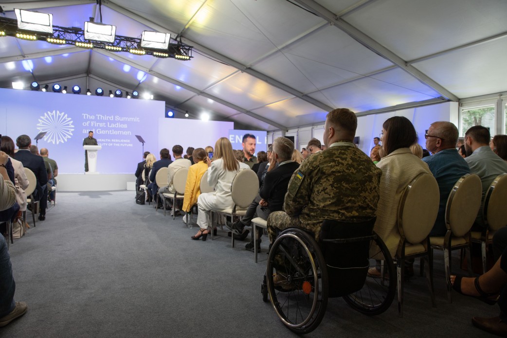 Нікого не можна лишати наодинці з війною та її наслідками в розумі й душі – виступ Президента України на третьому Саміті перших леді та джентльменів Нікого не можна лишати наодинці з війною та її наслідками в розумі й душі – виступ Президента України на третьому Саміті перших леді та джентльменів