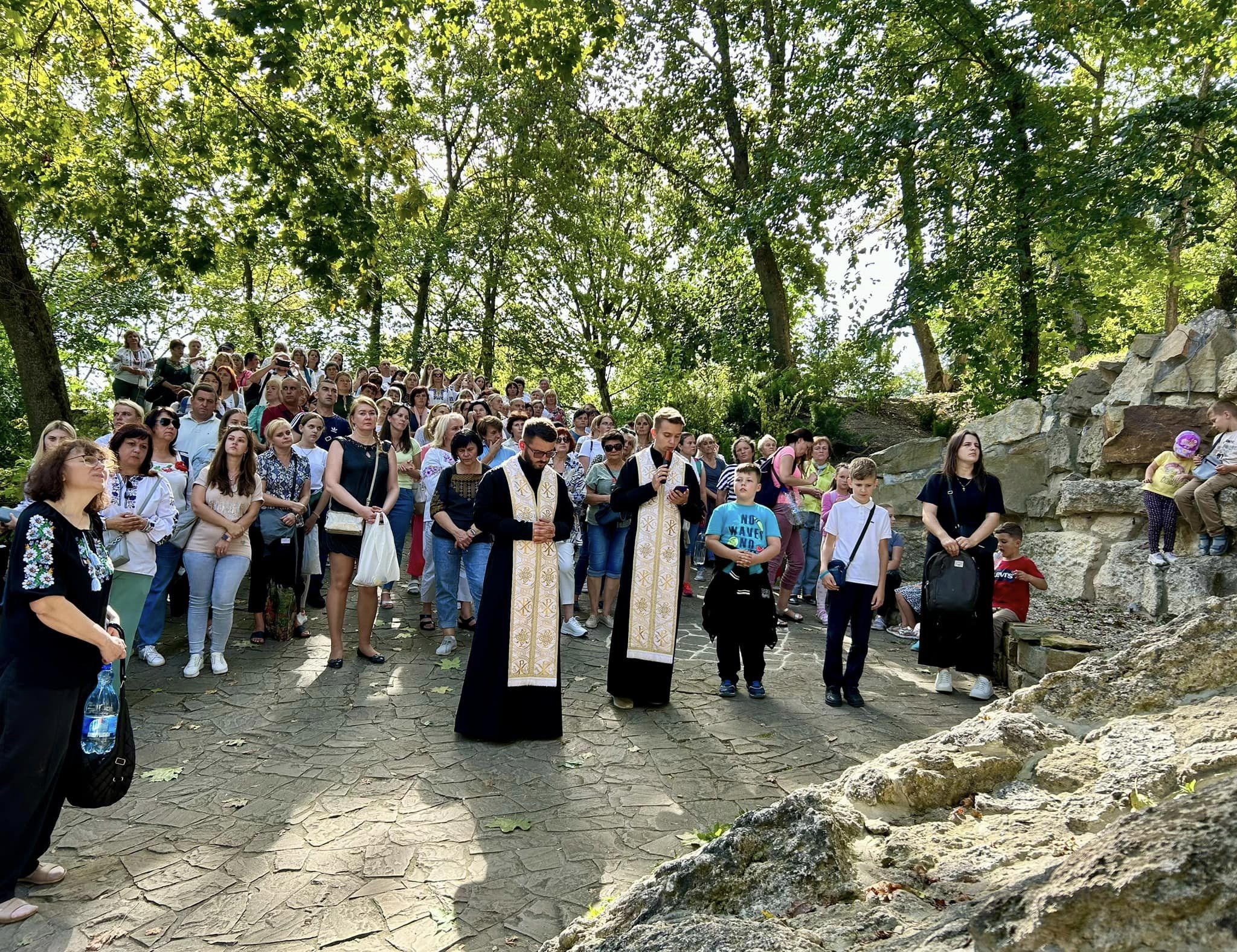 Парафіяни храму Різдва Пресвятої Богородиці здійснили прощу до Зарваниці Парафіяни храму Різдва Пресвятої Богородиці здійснили прощу до Зарваниці