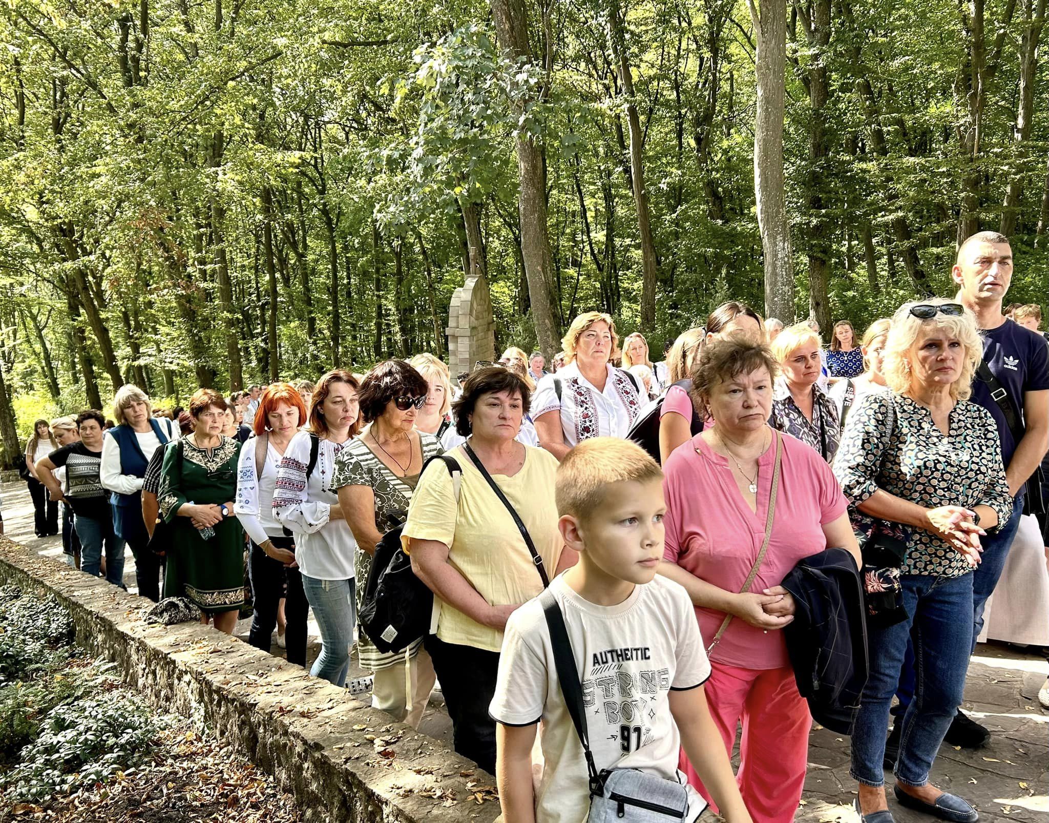 Парафіяни храму Різдва Пресвятої Богородиці здійснили прощу до Зарваниці Парафіяни храму Різдва Пресвятої Богородиці здійснили прощу до Зарваниці