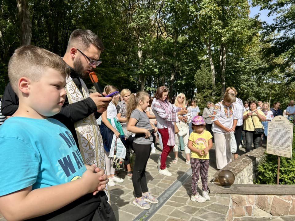 Парафіяни храму Різдва Пресвятої Богородиці здійснили прощу до Зарваниці Парафіяни храму Різдва Пресвятої Богородиці здійснили прощу до Зарваниці