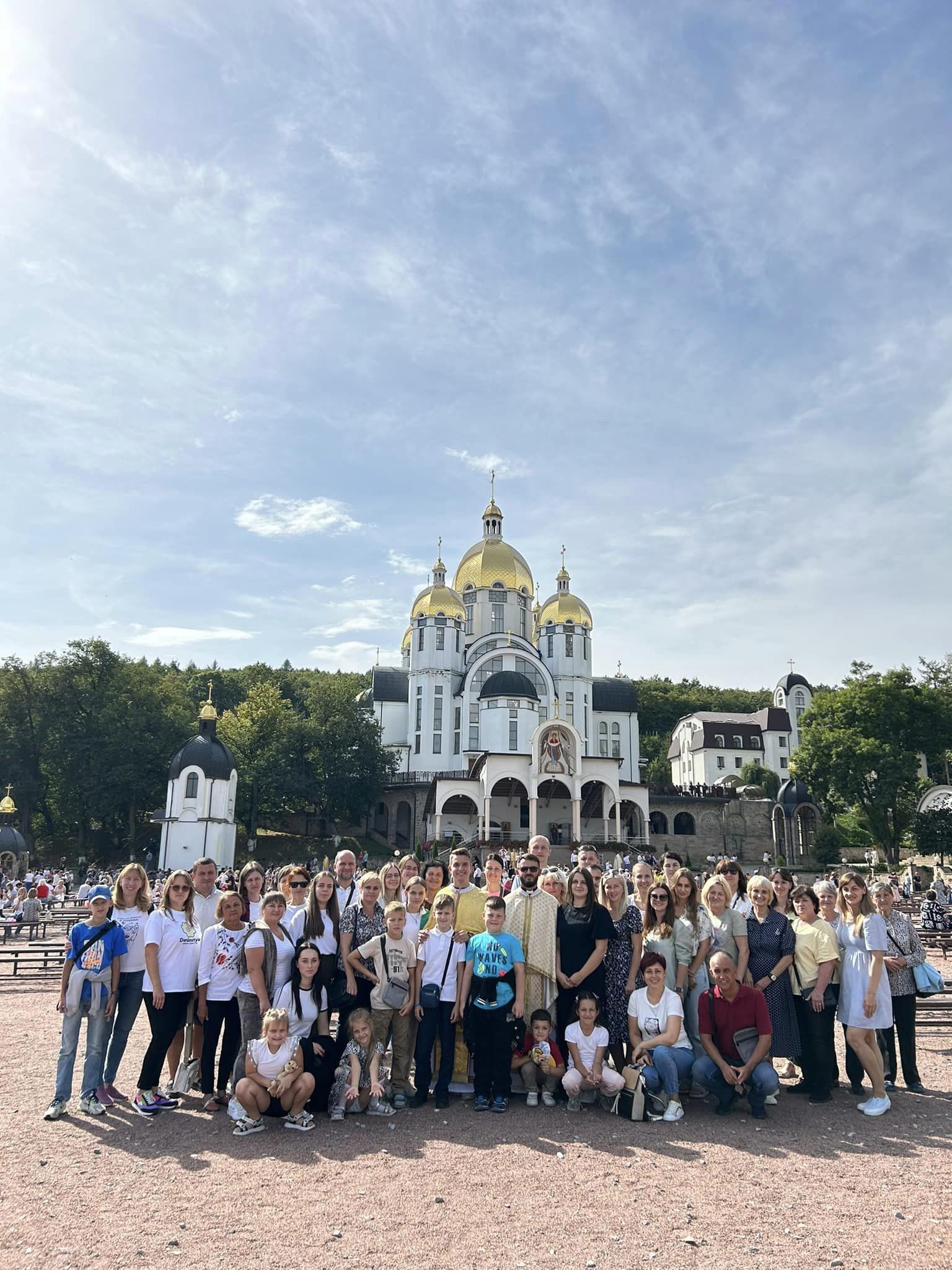 Парафіяни храму Різдва Пресвятої Богородиці здійснили прощу до Зарваниці Парафіяни храму Різдва Пресвятої Богородиці здійснили прощу до Зарваниці