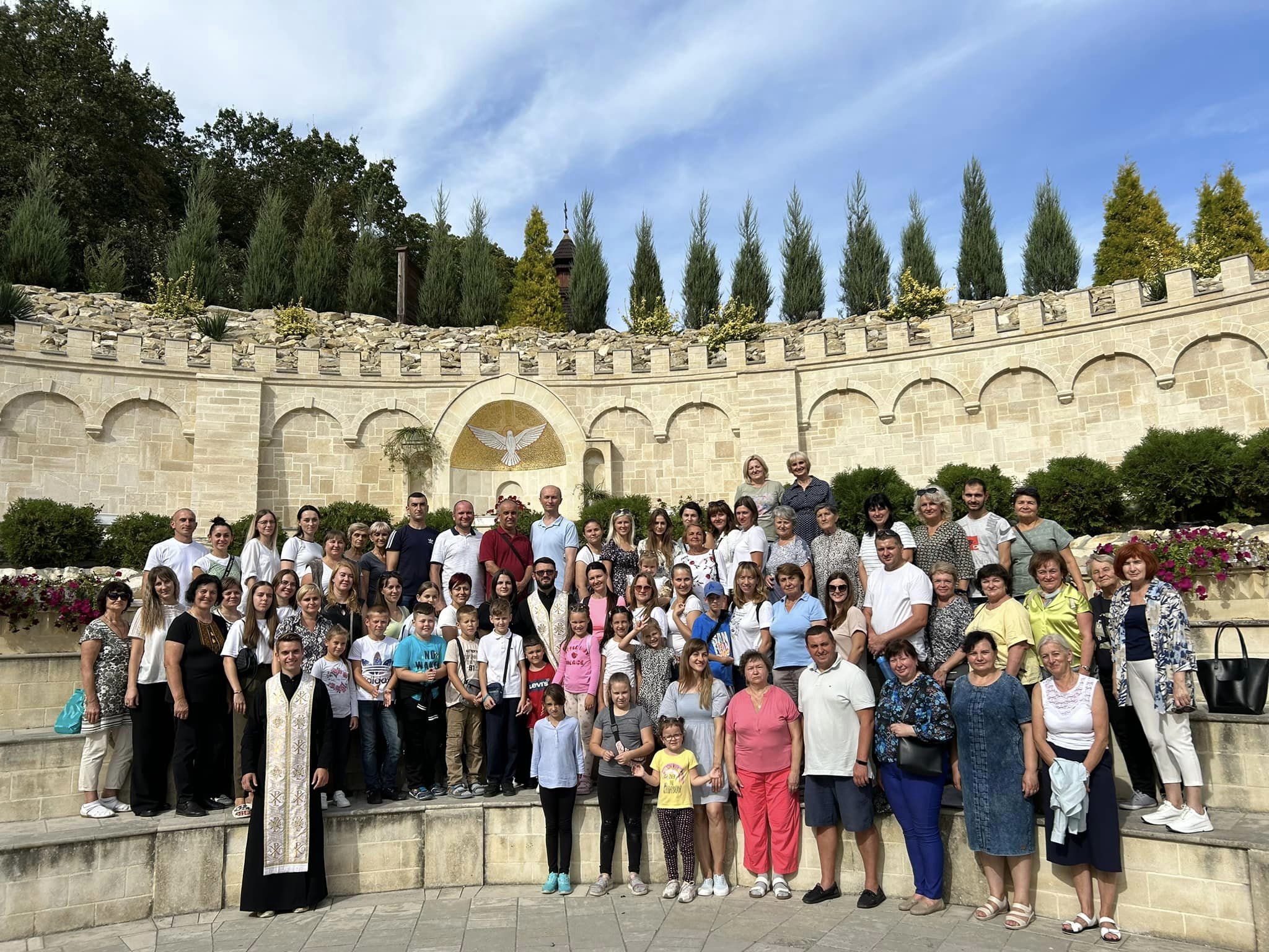 Парафіяни храму Різдва Пресвятої Богородиці здійснили прощу до Зарваниці Парафіяни храму Різдва Пресвятої Богородиці здійснили прощу до Зарваниці