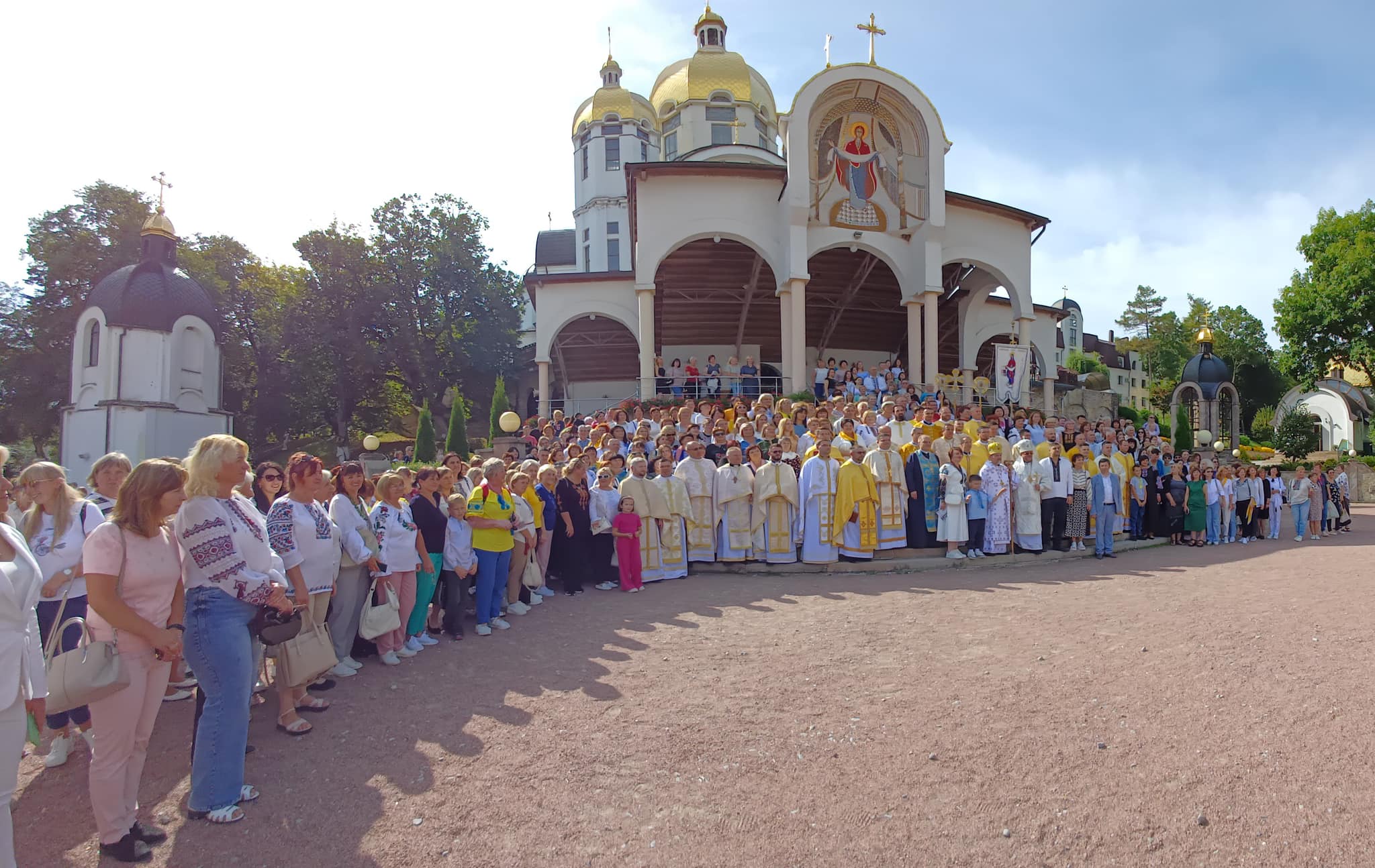 Парафіяни храму Різдва Пресвятої Богородиці здійснили прощу до Зарваниці Парафіяни храму Різдва Пресвятої Богородиці здійснили прощу до Зарваниці